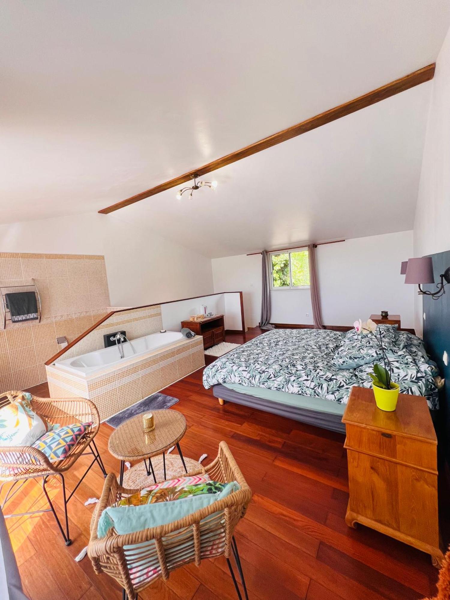 Appartement Chez Madame Fabienne à Sainte-Suzanne Extérieur photo